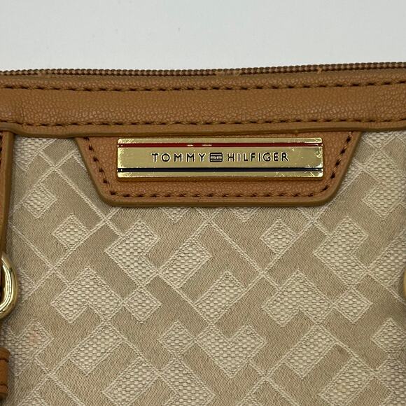 Tommy Hilfiger Beige & Brown Allover Monogram Canvas Crossbody Bag Purse Zip - Picture 4 of 12